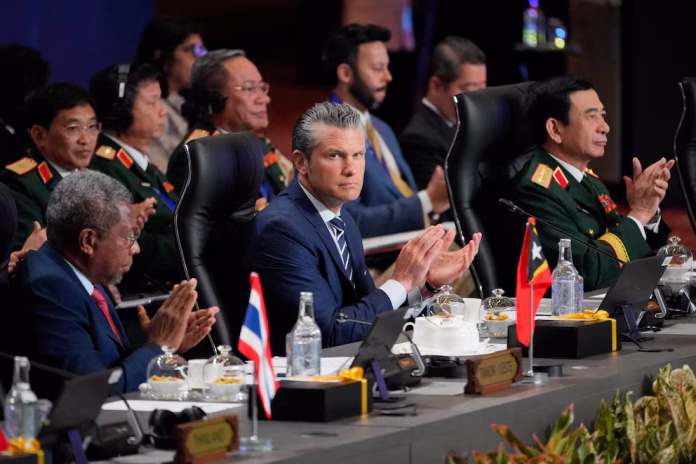 Jefe del Pentágono ofreció tecnología militar a aliados del Sudeste Asiático para frenar acciones “agresivas” de China
