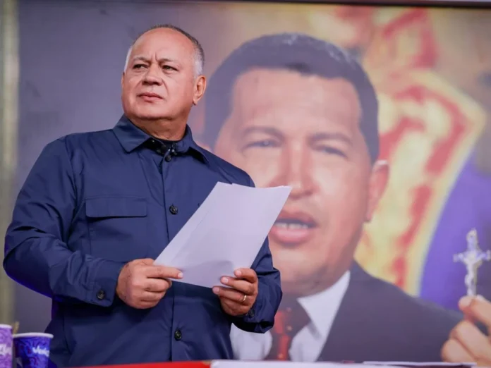 Durante esos intercambios, Washington habría advertido a Cabello que no utilizara a los cuerpos de seguridad ni a los colectivos armados para reprimir a la oposición, con el objetivo de evitar un estallido de violencia y preservar la estabilidad interna.