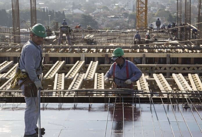 En los primeros nueve meses del año, la actividad de la construcción acumuló una subida del 7,8 %.