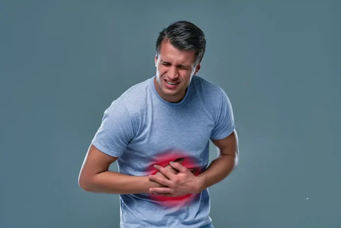Cinco ejercicios recomendados por especialistas para aliviar el dolor muscular y articular