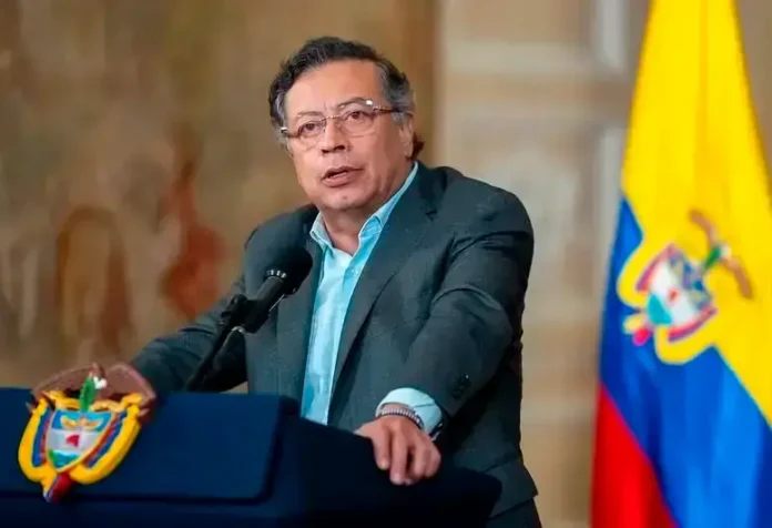 El presidente estadounidense advirtió el sábado que las aerolíneas y los pilotos deben tener en cuenta que el espacio aéreo de Venezuela «permanecerá cerrado en su totalidad».