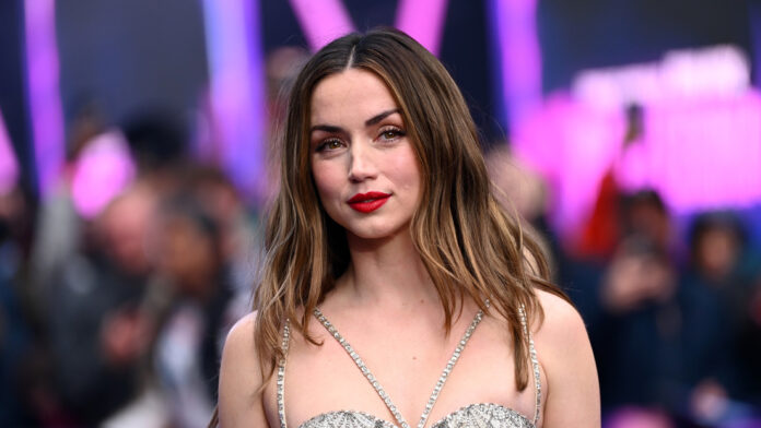 En el listado, De Armas encabezó el primer lugar, seguida por Margot Robbie en la segunda posición y Scarlett Johansson en el tercer puesto.