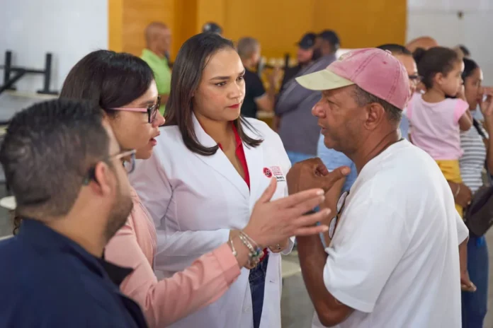 Diputada Dharuelly D’Aza lleva operativo médico integral a familias de Jacagua