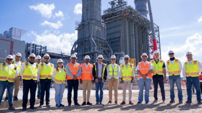 Ministro Joel Santos supervisa avance de la planta Energía 2000 que aportará 414 MW al SENI