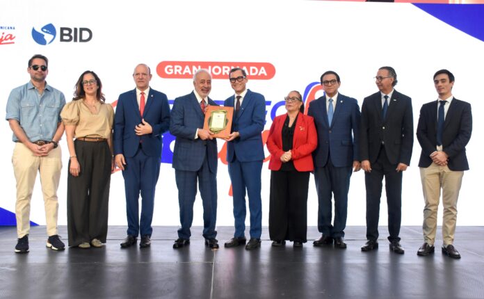 Eddy Olivares afirma en Santiago el empleo formal es la meta central del Ministerio de Trabajo