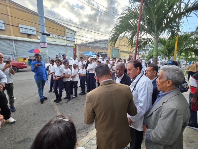 Dr. Cruz Jiminián y organizaciones de Cristo Rey reconocen a Nelson Gutiérrez como “Embajador Compromisario de Paz”