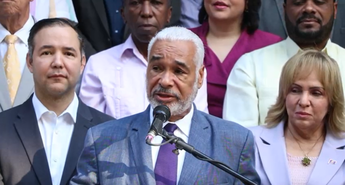 Denuncian retrocesos y caos en servicios públicos en acto por el 52 aniversario del PLD