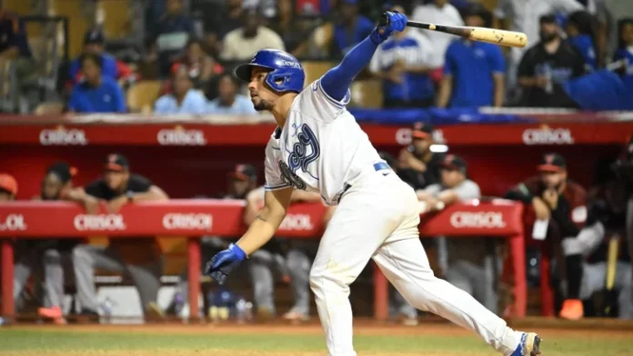 En la historia del Licey, el primero en disparar cinco imparables en un encuentro fue Manolete Cáceres, quien estableció la marca de la franquicia el 16 de junio de 1951 en San Pedro de Macorís.