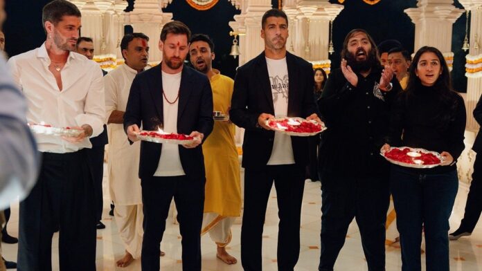 Messi estuvo acompañado por sus compañeros Luis Suárez y Rodrigo De Paul, quienes también participaron de la visita al recinto, reforzando el carácter simbólico y cultural del encuentro.
