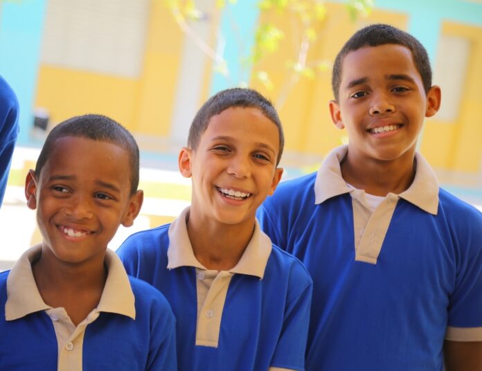 Esta variación es común en otros períodos, como en Semana Santa y verano, donde los centros privados ajustan el calendario según sus modelos académicos.