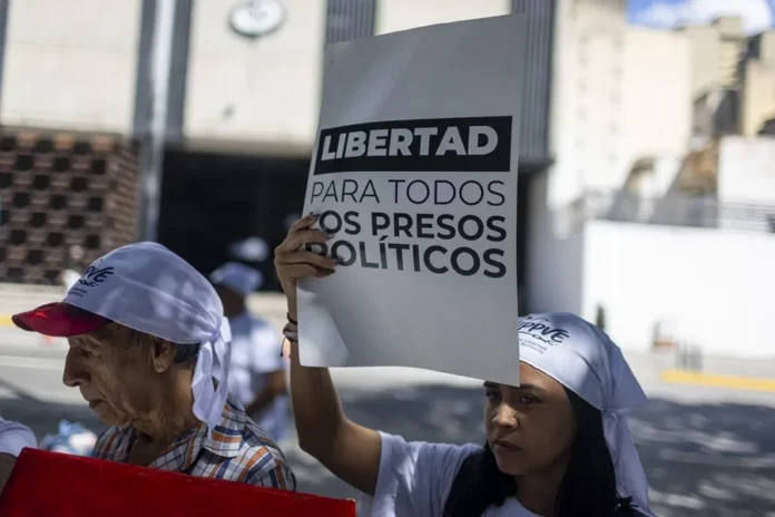 Gobierno venezolano libera a 99 personas detenidas después de las elecciones de 2024