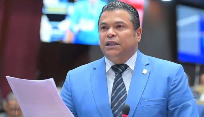 A pesar de contar con tres sentencias judiciales firmes a su favor, la joven aún no ha podido recuperar su propiedad.