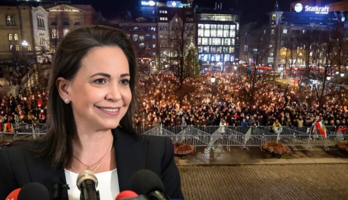 La decisión se produce después de una ceremonia del Premio Nobel de la Paz celebrada sin la presencia de Machado, debido a los retrasos que enfrentó para salir de Venezuela. El galardón fue recibido en su nombre por su hija, Ana Corina Sosa. Frydnes detalló que en las próximas horas se anunciará la agenda oficial de Machado para este viernes en Oslo, que inicialmente incluía una visita al Parlamento noruego y una reunión con el primer ministro Jonas Gahr Støre, con quien debía ofrecer una rueda de prensa el martes.