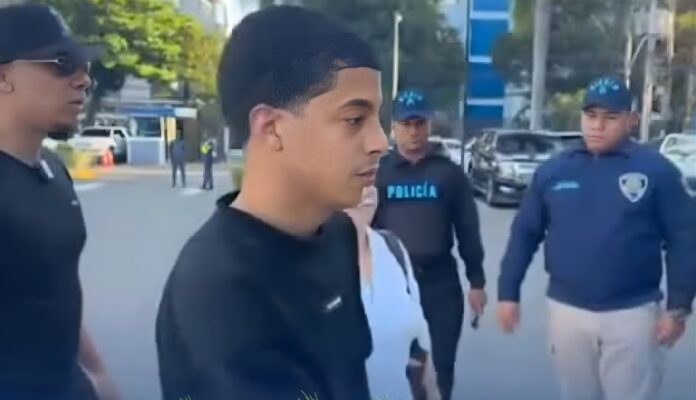 El hecho, registrado la noche del 11 de diciembre, dejó como resultado la muerte de un niño de 10 años y de una mujer de 63, además de otra mujer que resultó herida por impactos de bala.