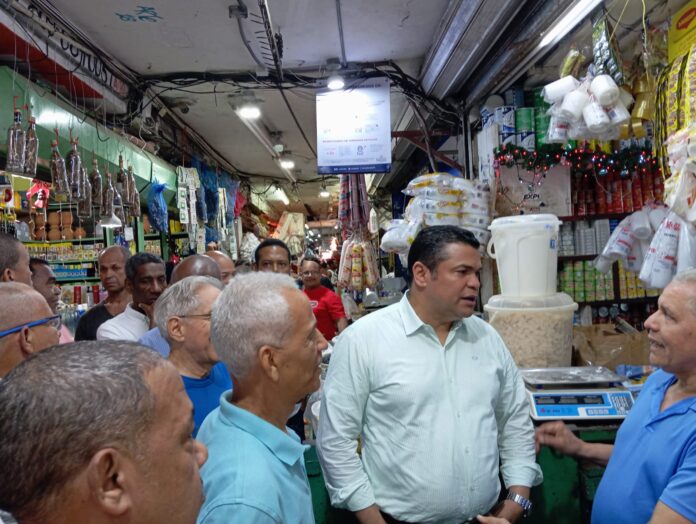 Tobías Crespo Defiende a Comerciantes del Mercado Nuevo: 