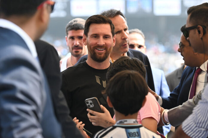 Visita de Messi a estadio de Calcuta termina en disturbios