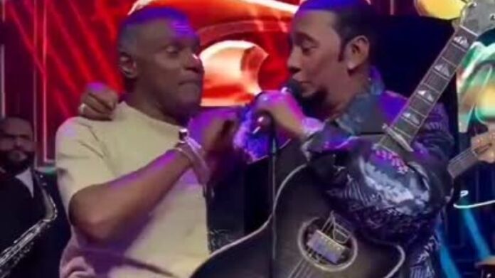 Mientras algunos usuarios consideraron sus palabras como una muestra de orgullo por su trayectoria internacional y aportes a la salsa, otros las calificaron como excesivas y fuera de lugar, especialmente en un evento dedicado a celebrar al reconocido bachatero Anthony Santos.