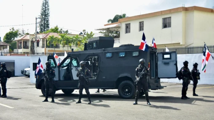 Industria Militar presenta primer vehículo blindado ensamblado en el país