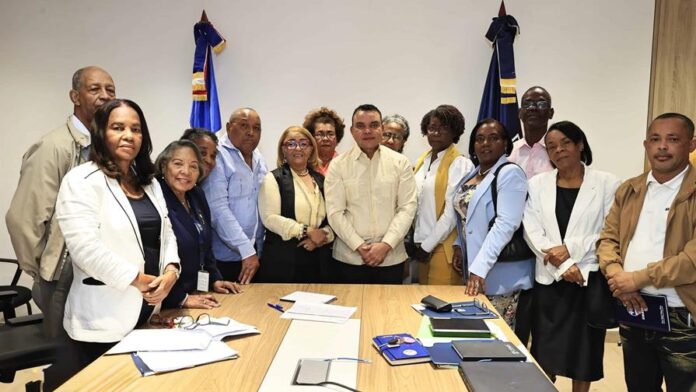 Director del SNS se reúne con enfermeras y pide un compás de espera para analizar sus reclamos