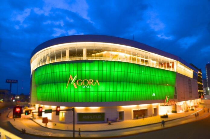 Mujer muere tras caer desde el cuarto nivel de Ágora Mall