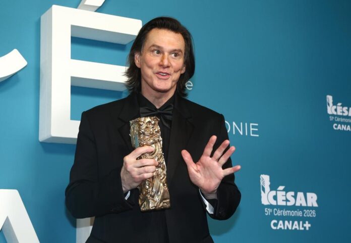 «Es quizás lo que mi familia buscaba», dijo Carrey en el escenario haciendo referencia al trofeo de forma cúbica, con el que consideró que él estaba haciendo la «cuadratura del círculo» que habían iniciado sus antepasados.