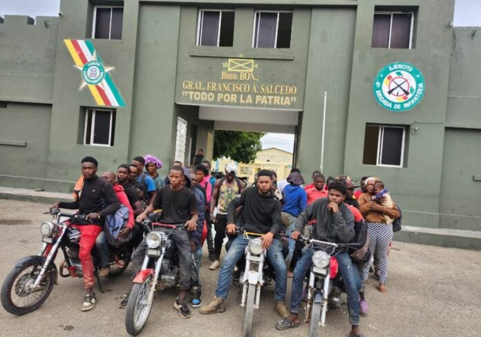 Ejército detiene a 37 haitianos indocumentados guiados por dos dominicanos en Dajabón