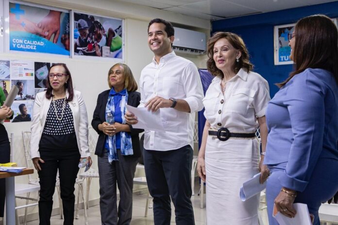 Omar Fernández dona su Fondo Gadiel de enero en atención a niños y adolescentes con VIH/SIDA