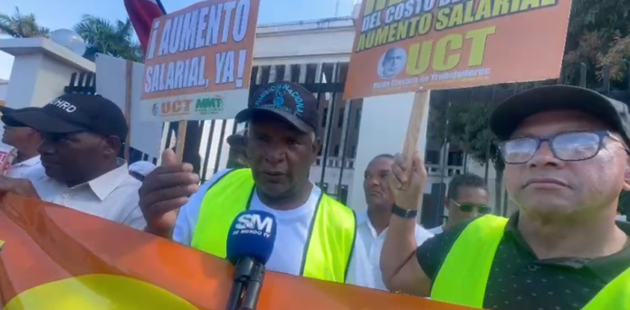 Unión Clasista de Trabajadores exige aumento salarial para empleados auxiliares de escuelas públicas