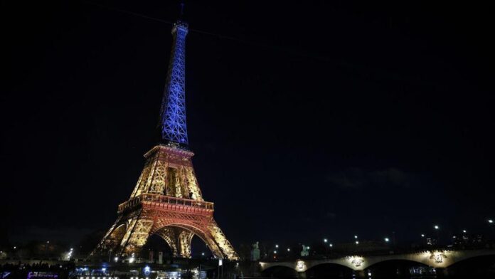 La torre Eiffel ya había sido iluminada en honor a Ucrania en los aniversarios precedentes del inicio del conflicto.