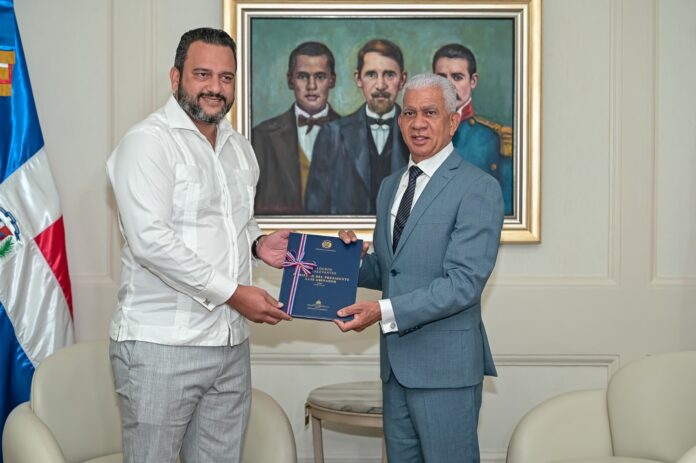 Según indicó el funcionario, el informe recoge proyectos orientados a mejorar la calidad de vida de la población y fortalecer la gestión pública.