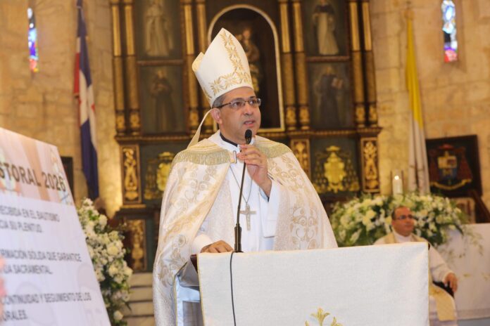 En ese sentido, advirtió sobre desafíos culturales, sociales y ambientales que según afirmó inciden en la identidad colectiva y en la visión cristiana de la persona.