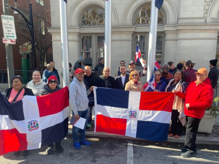 La actividad comenzó con la interpretación del Himno Nacional Dominicano a cargo del artista local Ian Sánchez-Herasme.