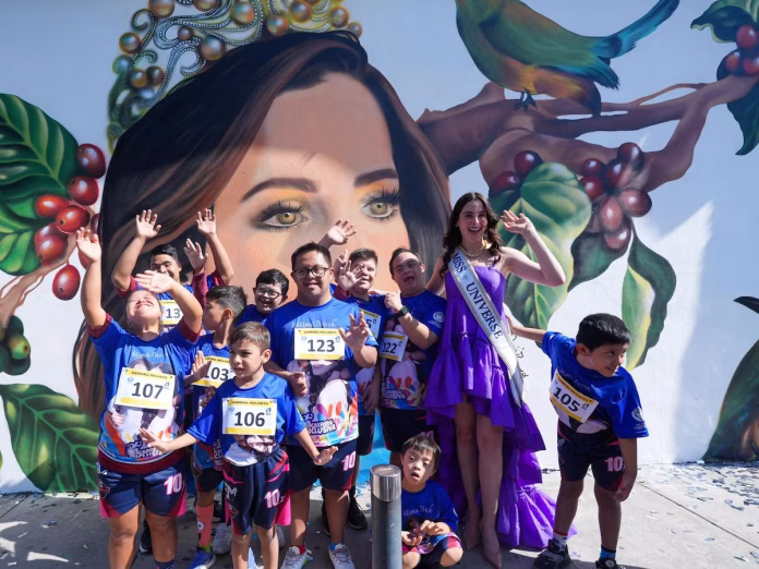 Miss Universo comparte jornada inclusiva con niños con Síndrome de Down en El Salvador
