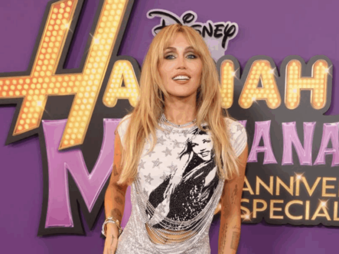 Miley Cyrus revive la era Hannah Montana con su nuevo sencillo “Younger You”