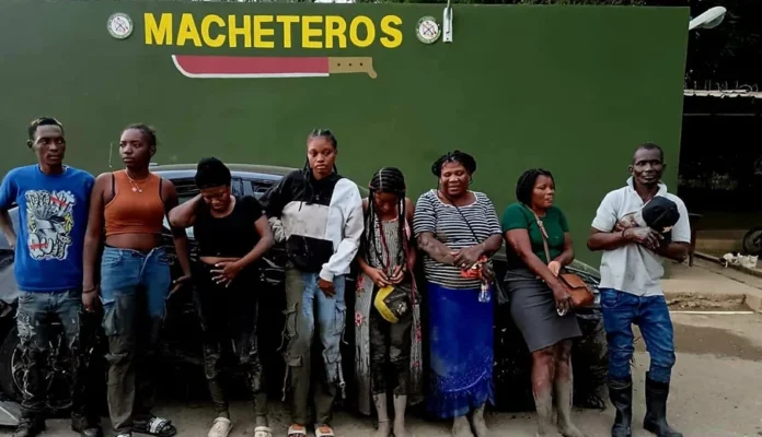 Ejército intercepta vehículo con haitianos ilegales tras persecución en Valverde