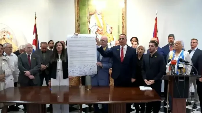 Exilio cubano firma en Miami acuerdo para la liberación y transición en Cuba