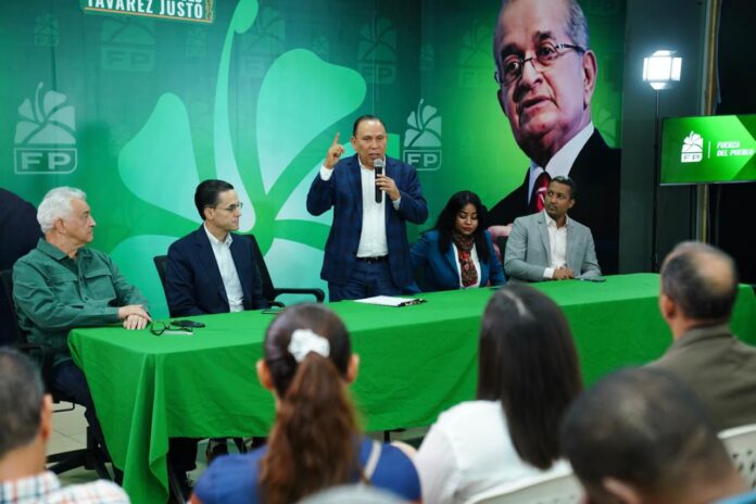 Radhamés Jiménez dice PRM es una “plaga” y cuestiona con petróleo más barato no bajaran los combustibles