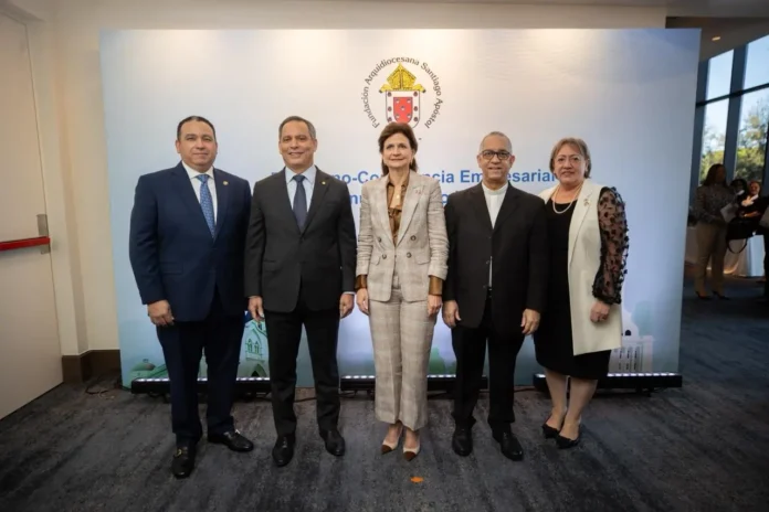 Raquel Peña participa en conferencia de FASA con disertación del magistrado Luis Henry Molina