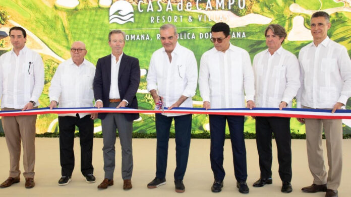 Abinader participa en inauguración de reapertura de “Teeth of the Dog” en Casa de Campo