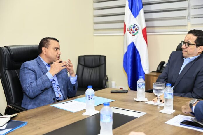 Director del SNS se reúne con Administración Pública en medio de retos del sistema de salud