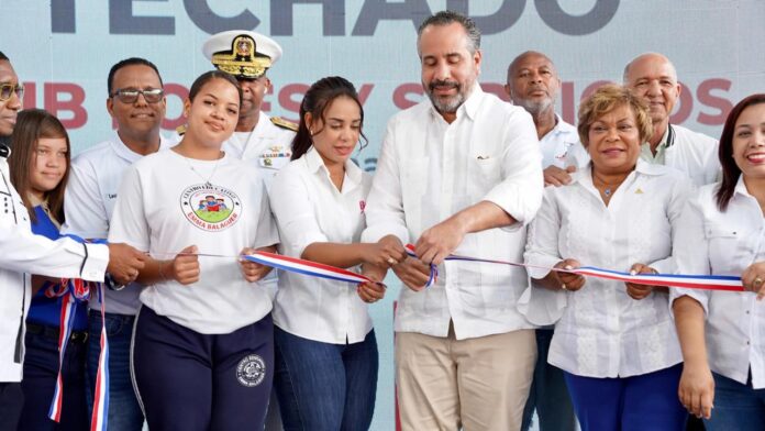 Gobierno inaugura polideportivo techado en Sabana Perdida