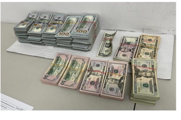 Detienen pasajero que intentó ingresar más de US$350 mil sin declarar por aeropuerto del Cibao