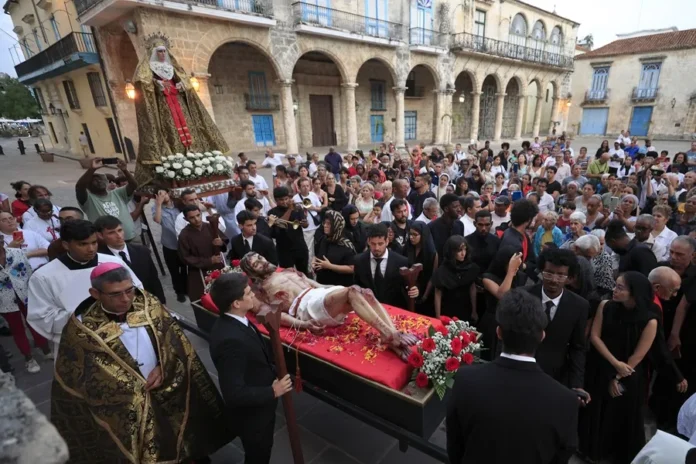 Cuba celebra una Semana Santa marcada por el indulto a presos y la crisis energética