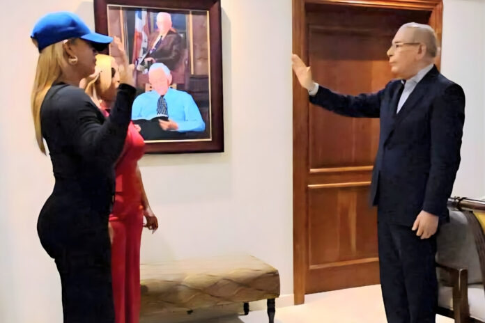 Gómez y Beriguete fueron juramentadas por el Presidente del PLD en las oficinas de la Presidencia del PLD.