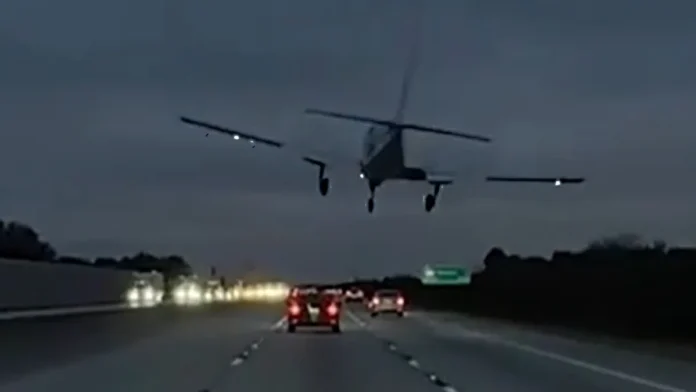 Riesgoso e intrépido: Avioneta realiza aterrizaje de emergencia en carretera de Pensilvania