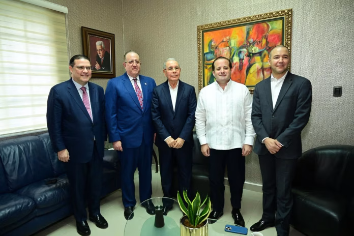 Paliza adelantó que en los próximos días el Gobierno compartirá con Medina y otros actores nacionales un conjunto de propuestas y proyectos para enfrentar esta coyuntura internacional.