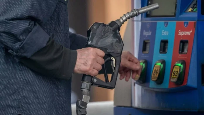 California es el estado donde repostar resulta más caro: el galón de gasolina ya asciende a los 5,93 dólares de media.