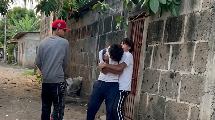 Estudiante sobrevive tras ser apuñalado con arma blanca en las afueras de su colegio en Nicaragua