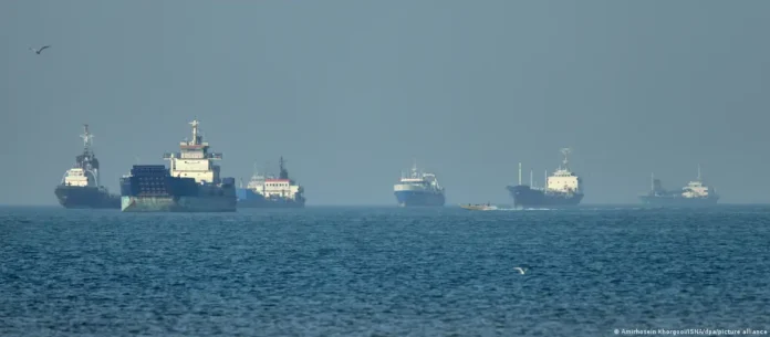 Irán amenaza con bloquear Ormuz a países que apliquen sanciones de EE. UU.