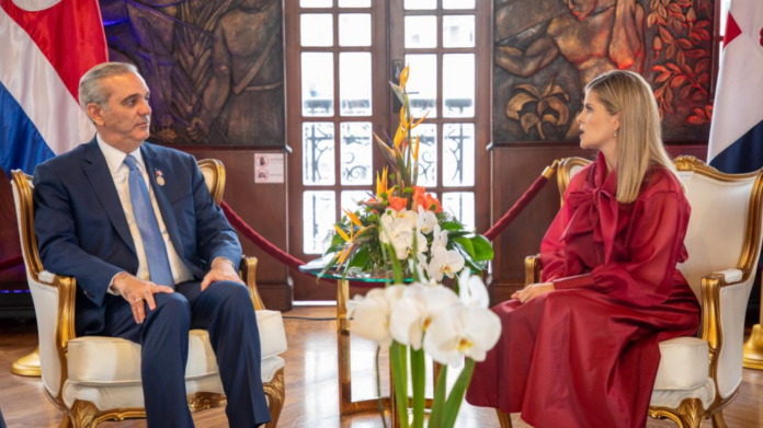Abinader se reúne con presidenta electa de Costa Rica para fortalecer relaciones entre ambos países